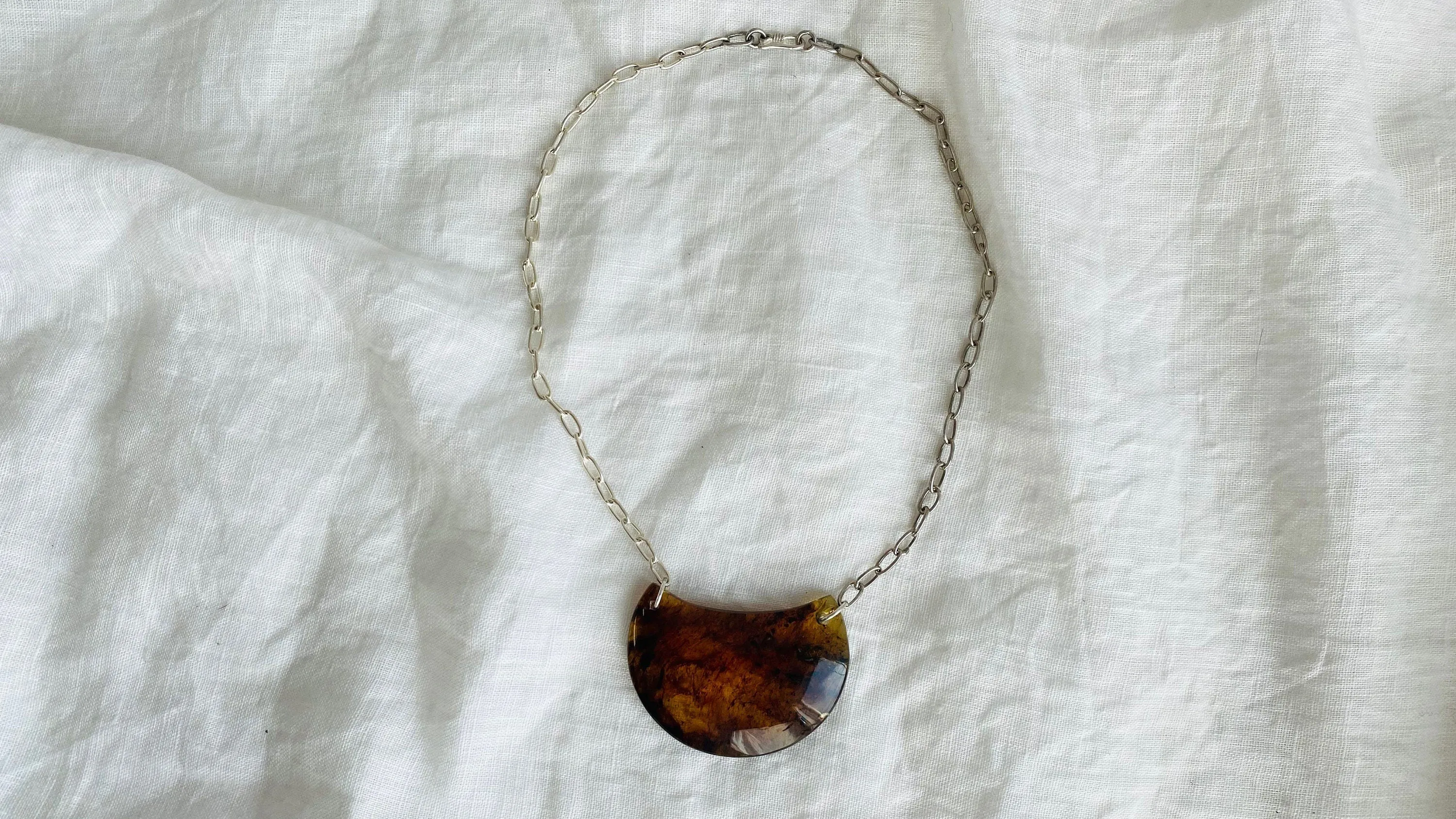 Amber Pendant on a Silver Chain. 0148