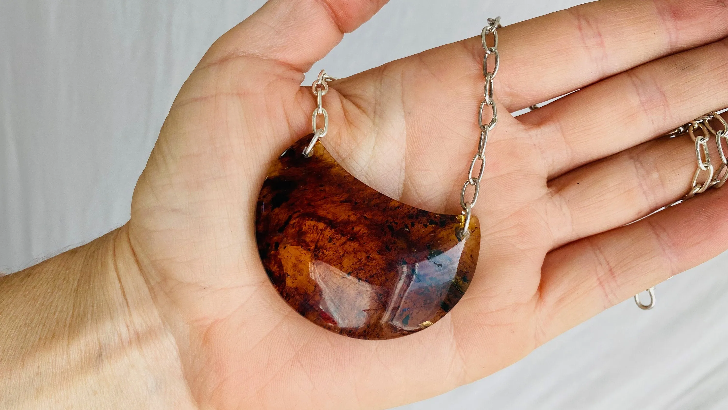 Amber Pendant on a Silver Chain. 0148